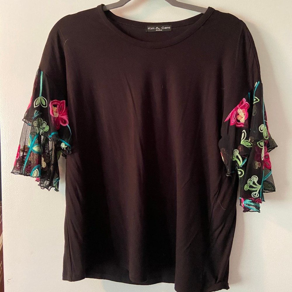 Kim & Cami Ruffle Sleeve Top